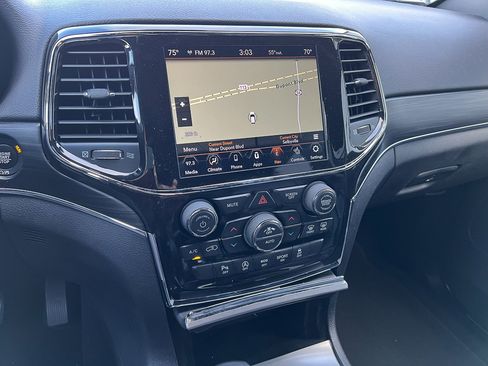 Used 2021 Jeep Grand Cherokee Limited image 18