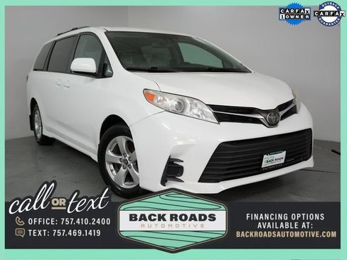 Used 2018 Toyota Sienna LE w/ Carpet Mat Package image 1