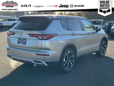 Used 2024 Mitsubishi Outlander SE image 9
