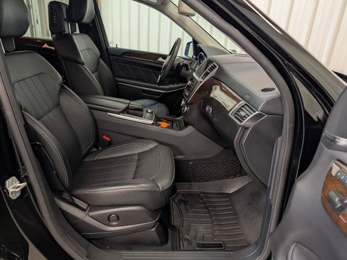 Used 2014 Mercedes-Benz GL 450 4MATIC image 31