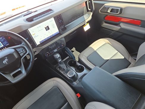Used 2023 Ford Bronco Wildtrak AWD/4WD image 12