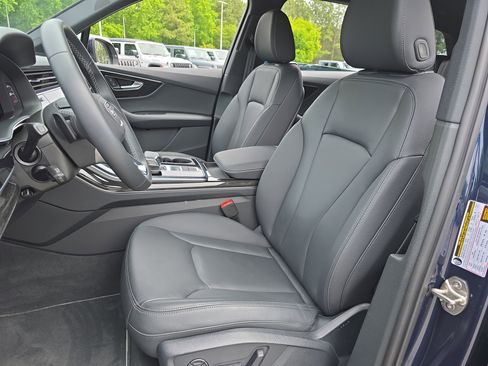 Certified 2025 Audi Q7 2.0T Premium w/ Convenience Plus Package AWD/4WD image 18