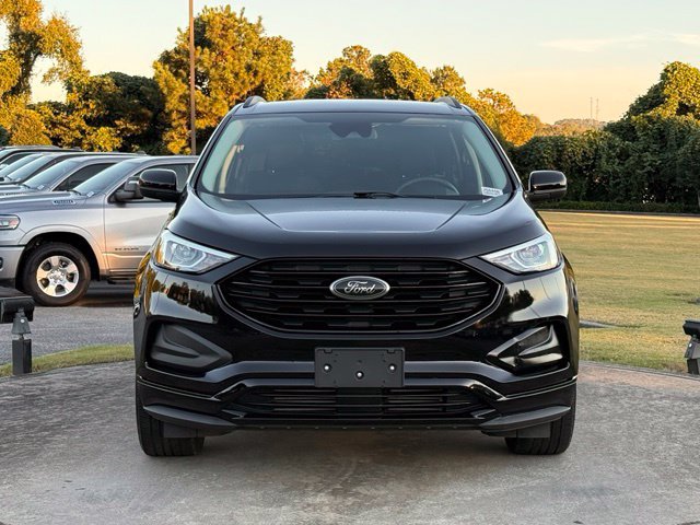 Used 2024 Ford Edge SE w/ Black Appearance Package AWD/4WD image 2