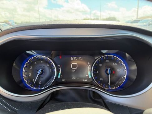 Used 2025 Chrysler Pacifica Limited FWD image 14