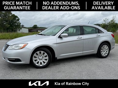 Used 2011 Chrysler 200 LX FWD image 4