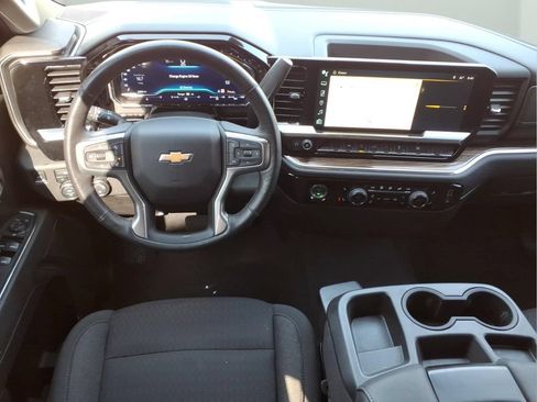Used 2022 Chevrolet Silverado 1500 LT AWD/4WD image 9