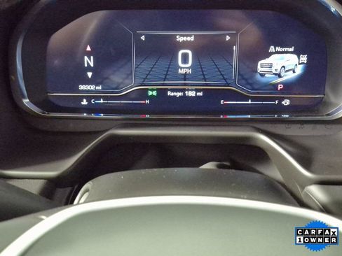 Used 2024 GMC Yukon SLT w/ SLT Luxury Package image 15