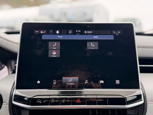 Used 2023 Jeep Compass Limited image 19