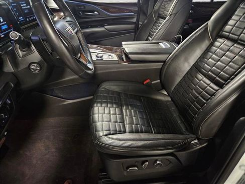 Used 2023 Cadillac Escalade Sport Platinum w/ LPO, ONYX Package image 17