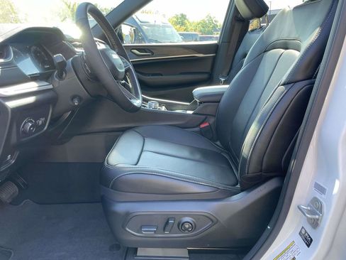 New 2025 Jeep Grand Cherokee L Limited w/ Black Appearance Package image 21