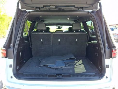 Used 2024 Jeep Wagoneer L Series III w/ Flexible Seating Group AWD/4WD image 30
