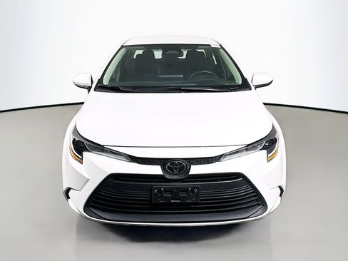 Used 2024 Toyota Corolla LE image 2