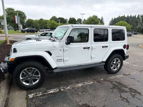 Used 2018 Jeep Wrangler Unlimited Sahara AWD/4WD image 2