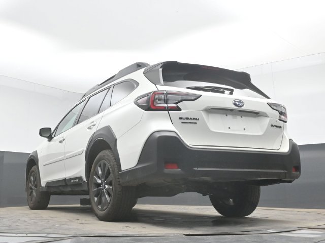 Used 2025 Subaru Outback Onyx Edition AWD/4WD image 32