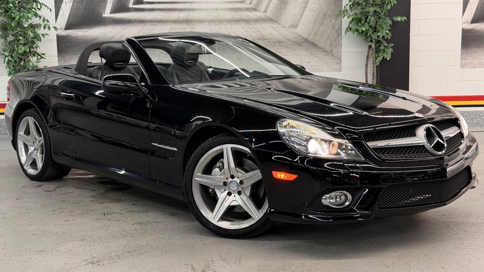Used 2011 Mercedes-Benz SL 550 image 1