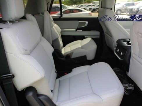 New 2025 Ford Expedition Max Platinum image 9