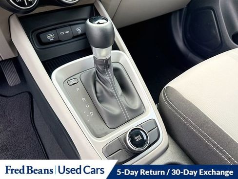 Used 2024 Hyundai Venue SEL FWD image 18