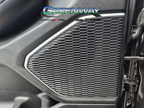Used 2022 Jeep Grand Cherokee Laredo w/ Luxury Tech Group I AWD/4WD image 16