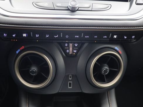 Used 2023 Chevrolet Blazer Premier w/ Enhanced Convenience Package image 24