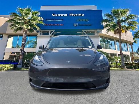 Used 2024 Tesla Model Y Long Range AWD/4WD image 3