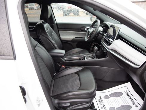 Used 2024 Jeep Compass Latitude image 23