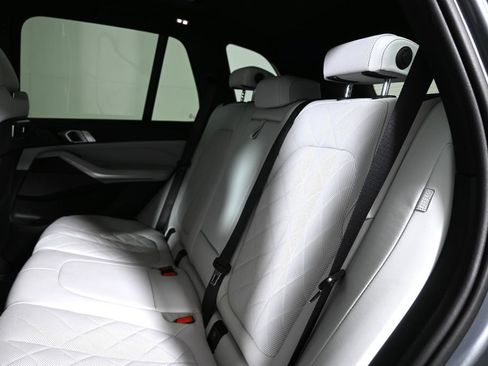 Certified 2024 BMW X5 xDrive40i w/ Premium Package AWD/4WD image 4