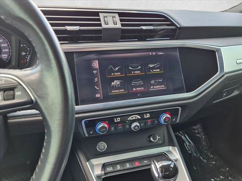 Used 2019 Audi Q3 2.0T Premium w/ Convenience Package AWD/4WD image 11