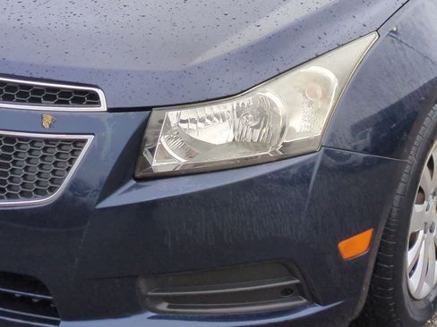 Used 2011 Chevrolet Cruze LS image 11