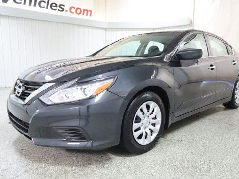 Used 2018 Nissan Altima 2.5 S w/ S Convenience Package FWD image 2