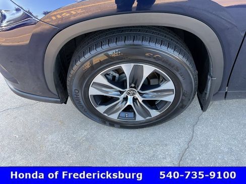 Used 2022 Toyota Highlander XLE AWD/4WD image 10