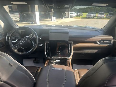 Used 2025 GMC Yukon XL Denali Ultimate AWD/4WD image 14