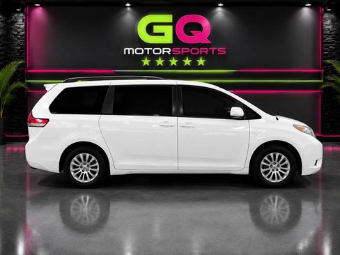 Used 2013 Toyota Sienna XLE FWD image 9