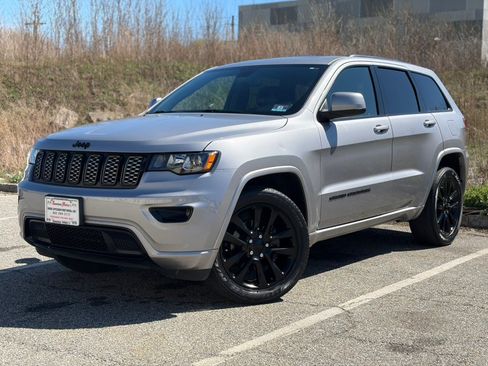 Used 2019 Jeep Grand Cherokee Altitude image 4