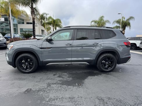 Used 2025 Volkswagen Atlas Peak Edition SE image 7