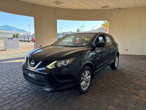 Used 2017 Nissan Rogue Sport S w/ S Appearance Package FWD image 1