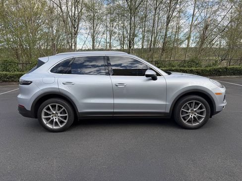 Used 2019 Porsche Cayenne S w/ Premium Package AWD/4WD image 4