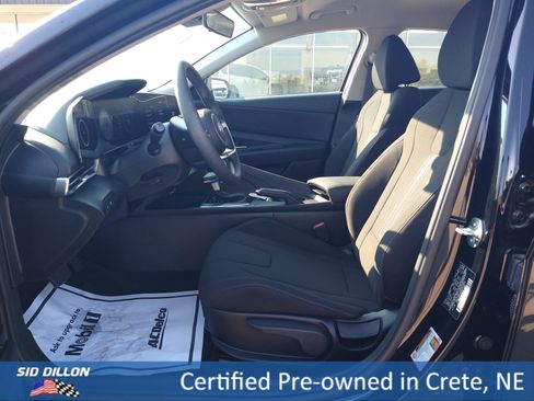 Used 2024 Hyundai Elantra SEL image 3