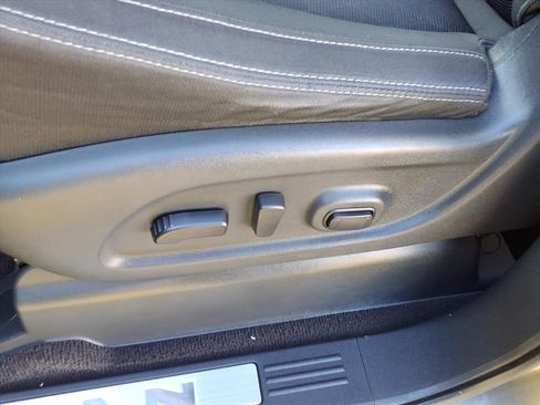 Used 2017 Nissan Titan SV image 17