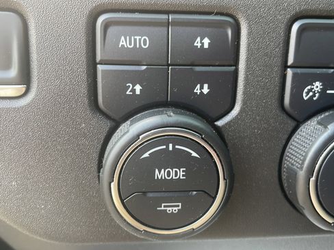 Used 2022 Chevrolet Silverado 1500 LT image 13