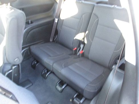 Used 2023 GMC Acadia SLE w/ Driver Convenience Package FWD image 19