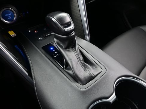 Used 2022 Toyota Venza XLE image 22