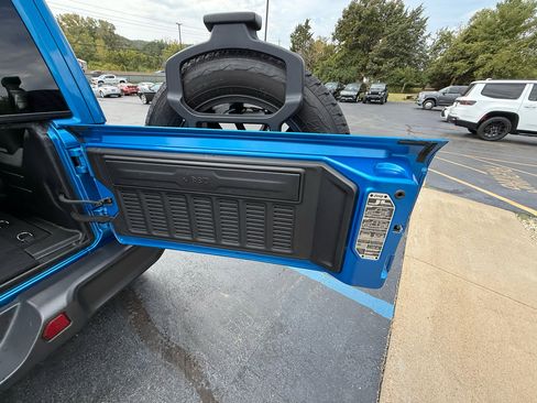 Used 2022 Jeep Wrangler Unlimited Sahara w/ Cold Weather Group image 35