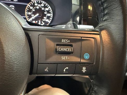 Used 2024 Nissan Pathfinder SV FWD image 18