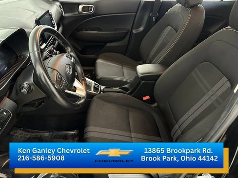 Used 2023 Hyundai Venue SEL FWD image 10