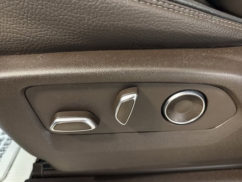 Used 2021 GMC Yukon Denali w/ Denali Premium Package image 24