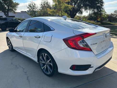 Used 2019 Honda Civic Touring image 11