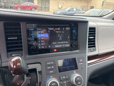 Used 2016 Toyota Sienna Limited Premium image 22