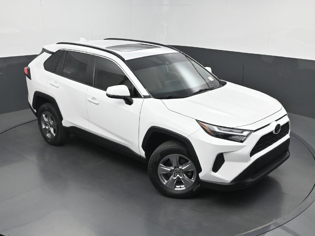 Used 2022 Toyota RAV4 XLE w/ Convenience Package FWD image 31