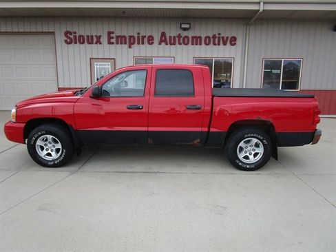Used 2007 Dodge Dakota SLT w/ Trailer Tow Group AWD/4WD image 2