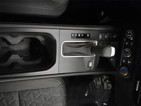 Used 2025 Nissan Kicks SV image 30